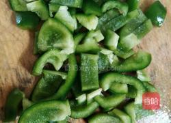 青椒炒肉丝的做法图解1