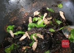 木耳小白菜肉的做法图解10