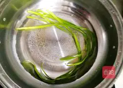 Illustration of how to make chive egg pancake 13