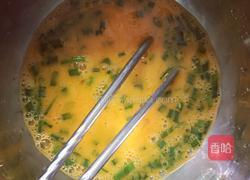 煎葱鸡蛋的做法图解1