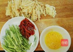 豆角焖饼的做法图解1