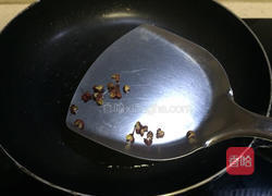 泡椒酸辣魔芋花的做法图解4