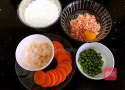 Illustration of how to make krill and pork glutinous rice balls 1