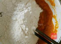 南瓜豆沙芝麻饼的做法图解2