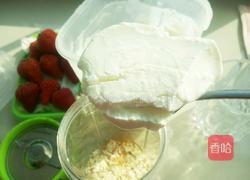 草莓麦片思慕雪的做法图解2