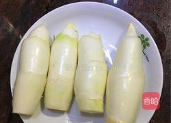 笋白炒腊肠的做法图解1