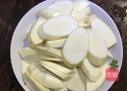 笋白炒腊肠的做法图解2