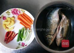 鲜辣鲫鱼汤的做法图解1