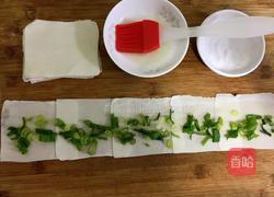 馄饨皮葱油饼的做法图解4