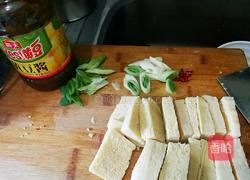 酱烧冻豆腐的做法图解1