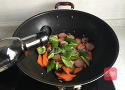 尖椒炒红肠的做法图解6