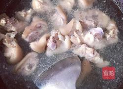 猪脚焖花生的做法图解3
