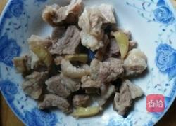 番茄金针菇牛腩汤的做法图解1