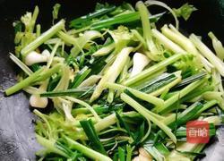 芹菜蒜苗炒腊肉的做法图解7