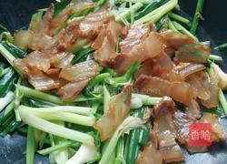 芹菜蒜苗炒腊肉的做法图解8