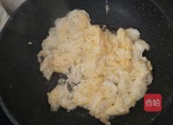 热狗炒鸡蛋的做法图解3
