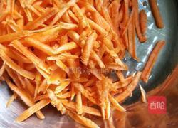 胡萝卜海带丝炒肉的做法图解1