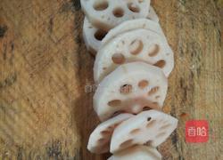 莲藕炒肉的做法图解1