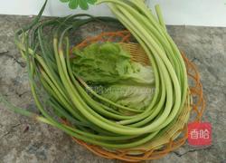 蒜苔炒肉的做法图解1