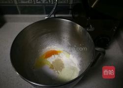 黑加仑椰蓉花环面包的做法图解2