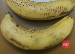 香蕉坚果蛋糕的做法图解1