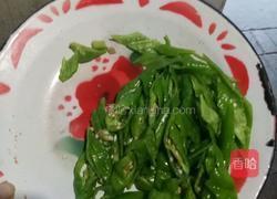 干锅土豆片煸豆角的做法图解3