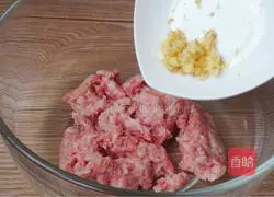 Illustration of how to make coriander meatball soup 2