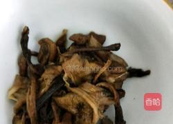 鸡腿粉条炖蘑菇的做法图解3