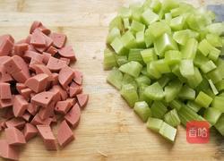 清炒莴笋火腿肠丁的做法图解3