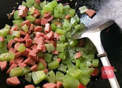 清炒莴笋火腿肠丁的做法图解6