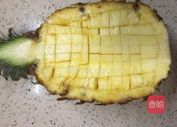 菠萝新吃法~菠萝虾仁五彩饭的做法图解2