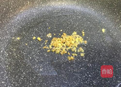 菠萝新吃法~菠萝虾仁五彩饭的做法图解7