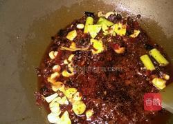 明虾鸡爪煲的做法图解3