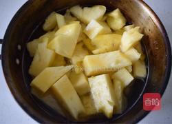 菠萝新吃法:菠萝水果茶的做法图解1
