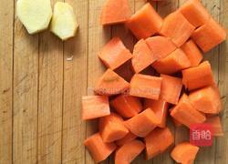 胡萝卜山药排骨汤（12个月宝宝辅食）的做法图解1