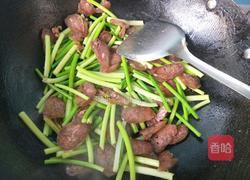 蒜薹炒腊肠的做法图解8