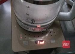 红枣枸杞炖桃胶的做法图解2