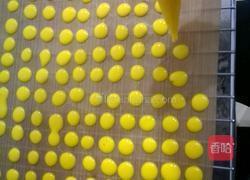 蛋黄溶豆的做法图解2