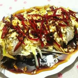 蒜爆鲤鱼的做法[图]