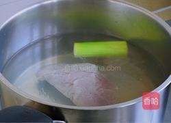 皮蛋生菜瘦肉粥的做法图解3