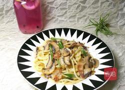 奶油蘑菇培根意面的做法图解12