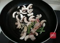 奶油蘑菇培根意面的做法图解7