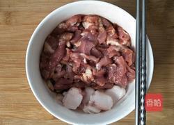 平菇炒肉的做法图解2