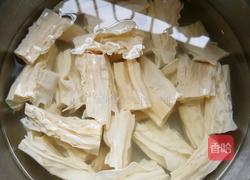 腐竹肉丝炒米粉的做法图解2