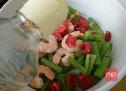 凉拌芹菜虾仁的做法图解8