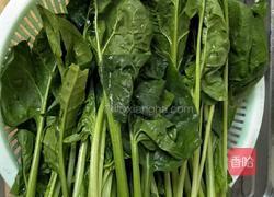 猪油渣炒菠菜的做法图解3