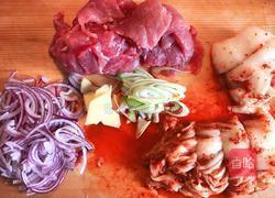 辣白菜牛肉年糕的做法图解2