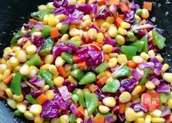 紫甘蓝炒玉米粒的做法图解5