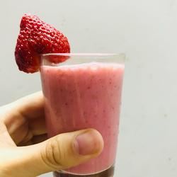 鲜榨草莓奶昔的做法[图]