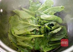 菠菜猪肝粥的做法图解2